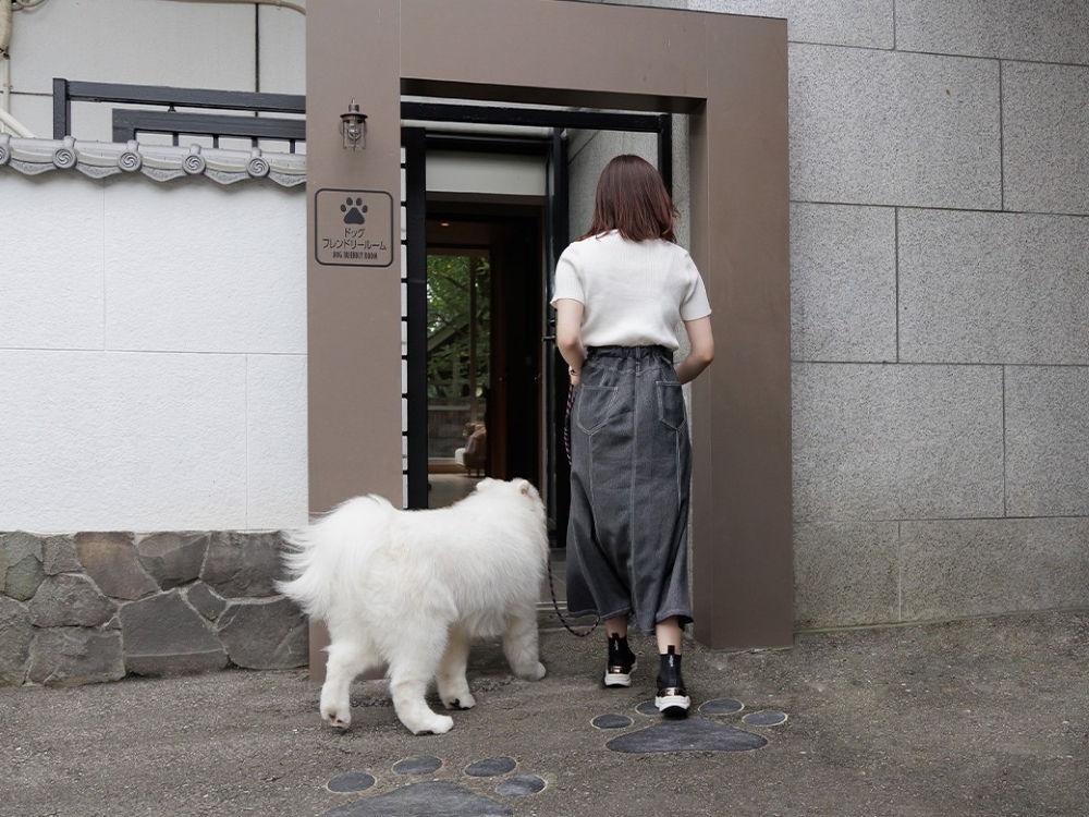 正面玄関脇に専用入口を準備