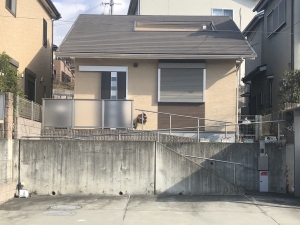 おきた屋外観(建物の前が駐車場です)