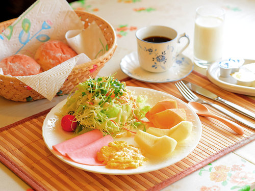 地元の食材を取り入れた洋朝食です【朝食一例】